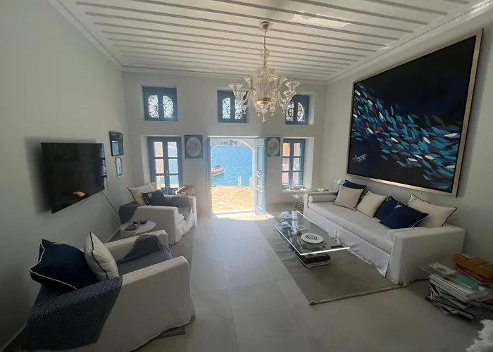 My Crown House, Kastellorizo Port بيت للعطل ماغيستي
