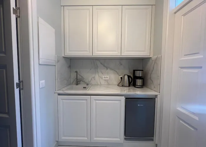 My Crown House, Kastellorizo Port * ماغيستي