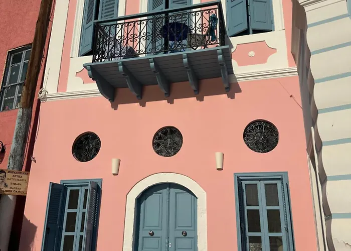 My Crown House, Kastellorizo Port بيت للعطل ماغيستي