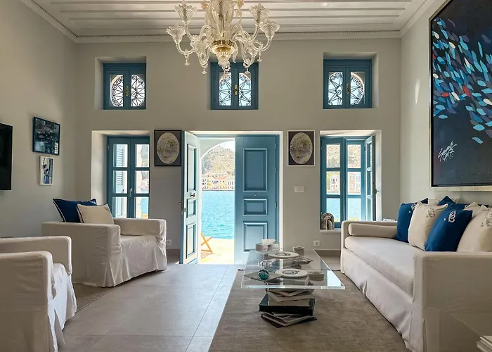 My Crown House, Kastellorizo Port بيت للعطل ماغيستي